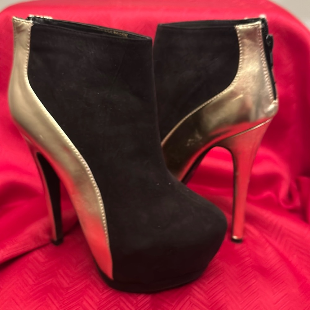 Georgia 6” Platform Boot size 7 Black